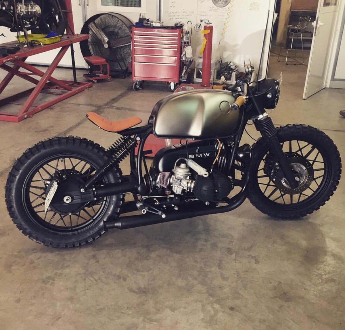 CafeRacerDreams's tweet photo. Taking orders for our latest models. No stock just made-to-order. Worldwide shipping. Custom to your choice. 6-8 weeks from the moment we begin works.Order now via DM/E-mail 🔨
#crd76 #caferacerdreams #handcrafted https://t.co/0aF0h8Gx7c