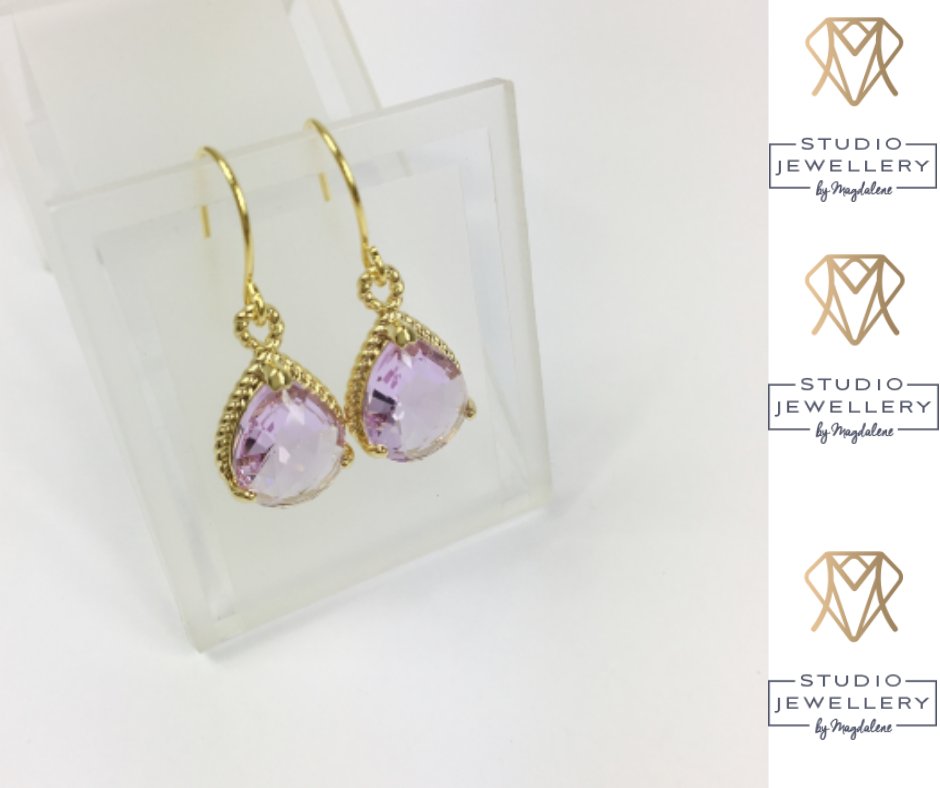 Kolczyki pozłacane z kryształami to świetny wybór dla każdej fanki eleganckiej biżuterii. 💕
Teraz w wyjątkowej cenie. ↩
Sprawdź. 👉 bymagdalene.com.pl/pl/p/Kolczyki-…