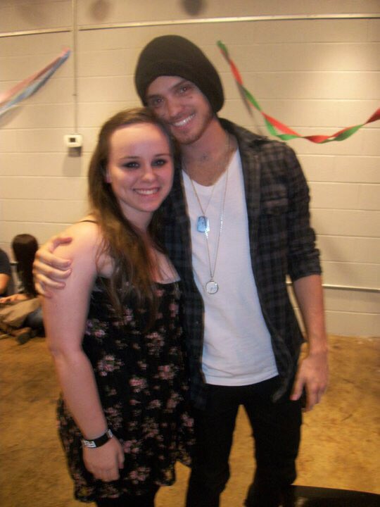 forgetmenot49's tweet photo. But today Facebook reminded me of how 8 years ago @bohnes walked into a tiny CD release party out of nowhere and I finally got to meet him for the first time 😭😭😭😭 #startedfromthebottomnowehere #eventhoughthatlastpicturewas4yearsago #needanupdatedoneplz https://t.co/EaO2Co3H0X