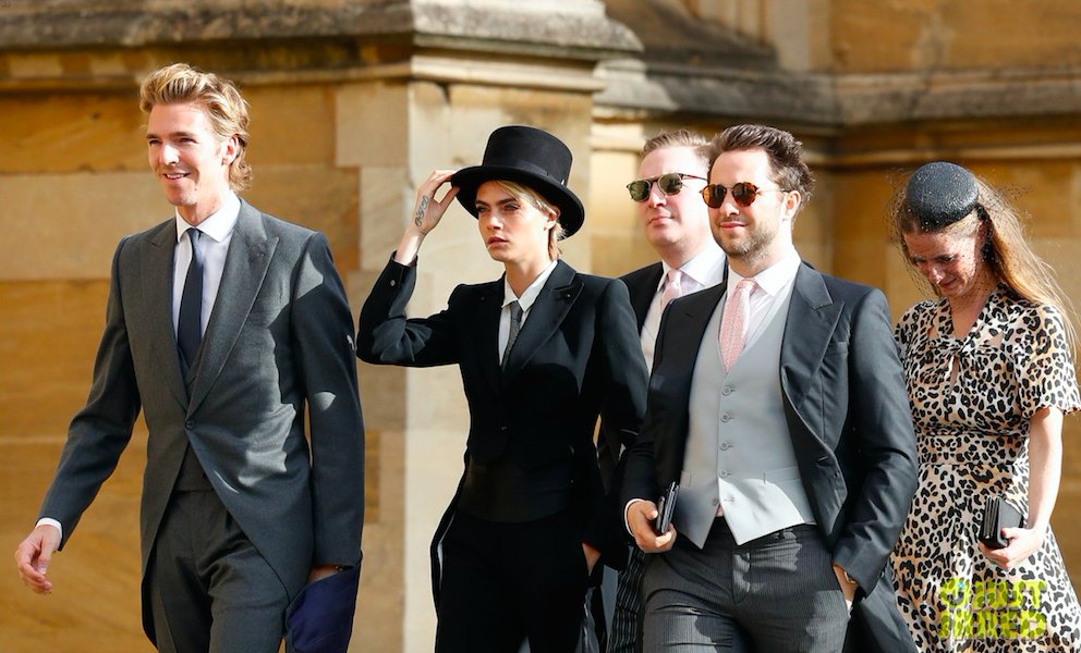revista_paula's tweet photo. ¿Look favorito de la #RoyalWedding? Cara Delevingne: https://t.co/YinA3dqTFC