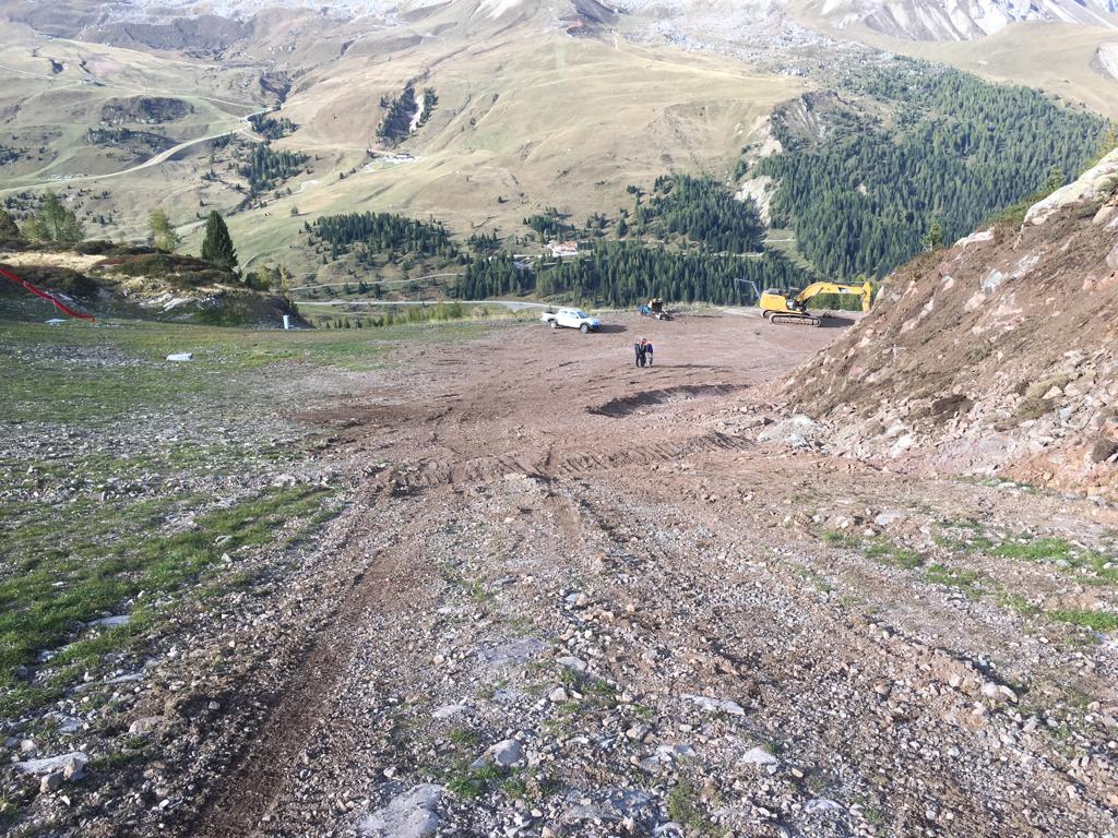 SkiAreaSanPe's tweet photo. Dalla sciovia del campo scuola di #LeBuse all'ampliamento della pista #LaVolata fino ai nuovi sentieri per chi ama le passeggiate a piedi o con le #ciaspe: ecco tutte le #novità del prossimo inverno: https://t.co/RzQkSLbzWH
#sciare_è_facile #SkiAreaSanPellegrino #Dolomiti #news https://t.co/XCOnW4K5IH