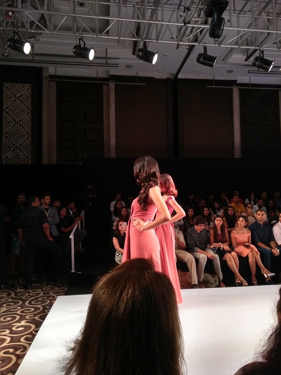 TimesFashionWk's tweet photo. Minimalist magic by #Shazzle and #FuelTheStore #BTFW18 #BombayTimesFashionWeek2018 https://t.co/XsvWDA5xfz