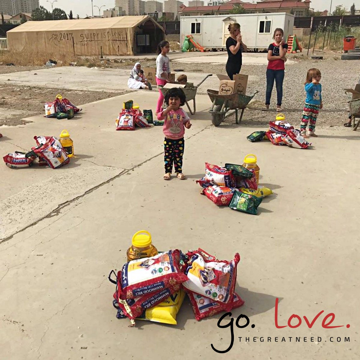 TomShiflet's tweet photo. I'm so thankful for our friends/volunteers in Iraq who delivered this food to a camp for Yazidi refugees. We have been serving this camp for almost four years and it is an honor to walk this journey with them. #Go #Love #Iraq #Yazidi #IDP #Dispalced #Refugees https://t.co/hvMmmTyvWZ