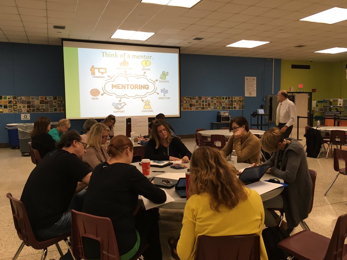 StarsonNstarson's tweet image. Digging deep this morning! Learning how to be a mentor for our students and discussing important characteristics @Arcolamsd @CorraoRead @ArcolaArt #MpoWEr