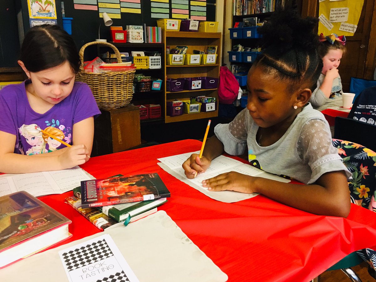 Mrs_Kole's tweet photo. School 18 3rd grade S’s book tasting several generes and reading books like they are GOLD! @TCSD #TroyNY @EmmaBarnes7816 #videoconnection #EmpowerReadings https://t.co/LyMqomBCes