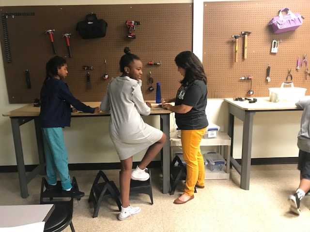 Tech_CoachLloyd's tweet image. Mrs. @chel9sc and her students LOVE the SRI Makerspace!