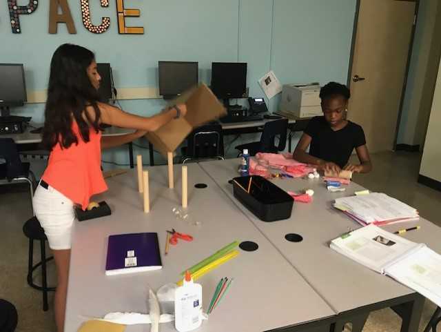 Tech_CoachLloyd's tweet image. Mrs. @chel9sc and her students LOVE the SRI Makerspace!