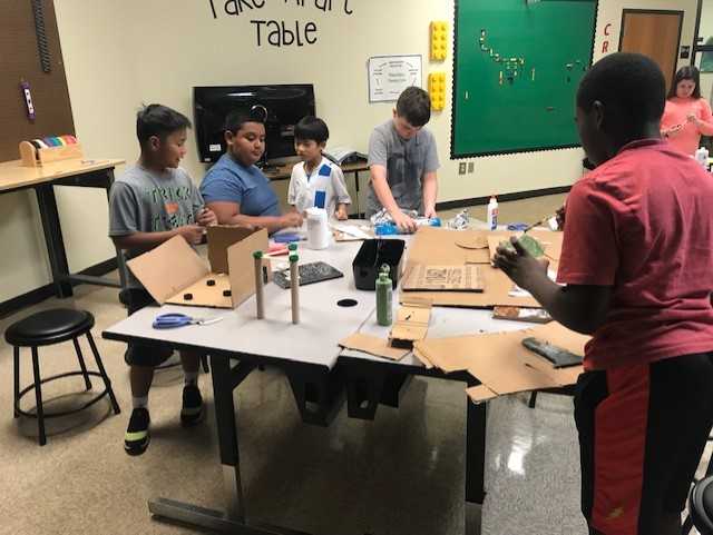 Tech_CoachLloyd's tweet image. Mrs. @chel9sc and her students LOVE the SRI Makerspace!