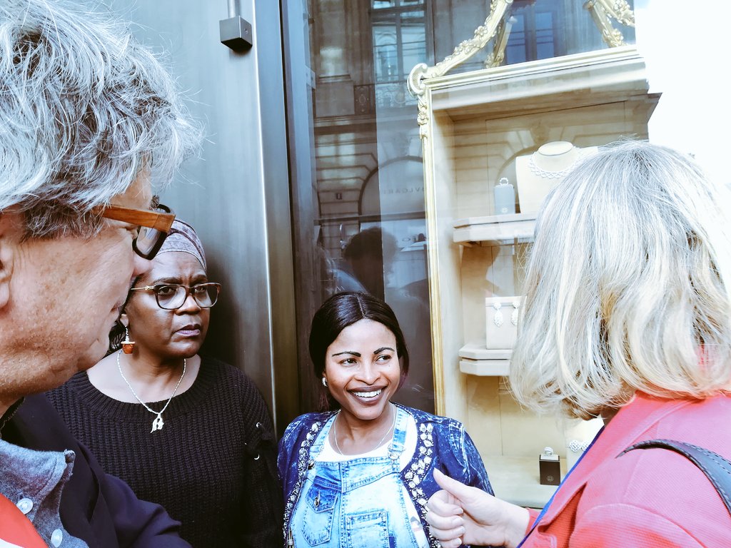 DanieleObono's tweet photo. Avec mes camarades @ericcoquerel et @Simonnet2 aux côtés des #grevistes de l'hôtel #ParkHyatt que leur patron voyou a fait attaquer ce matin pour casser le piquet & qui sont maintenant encerclé-e-s par la police qui les empêche d'exercer leur droit de grève ! #repressionpatronale https://t.co/uXDYgY8uD8