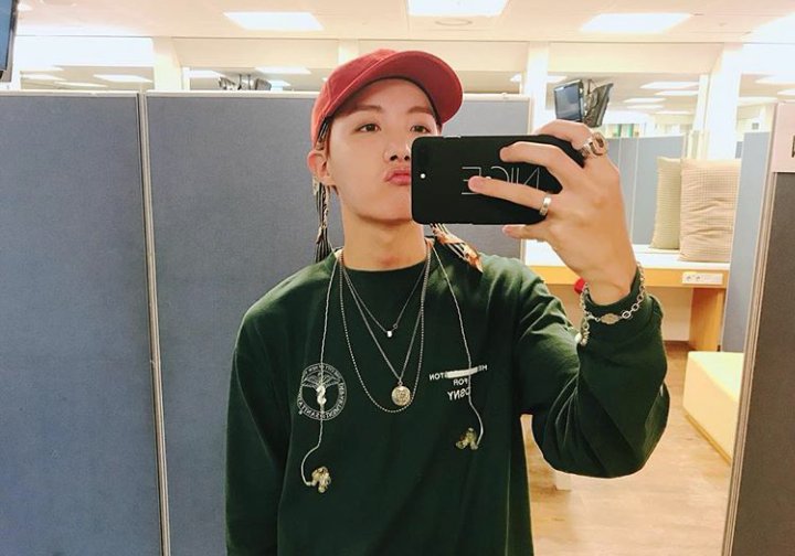 sunsky_18's tweet image. Love this man so bad but he won't love you back so bad😭💔
#sadthing😢 @BTS_twt