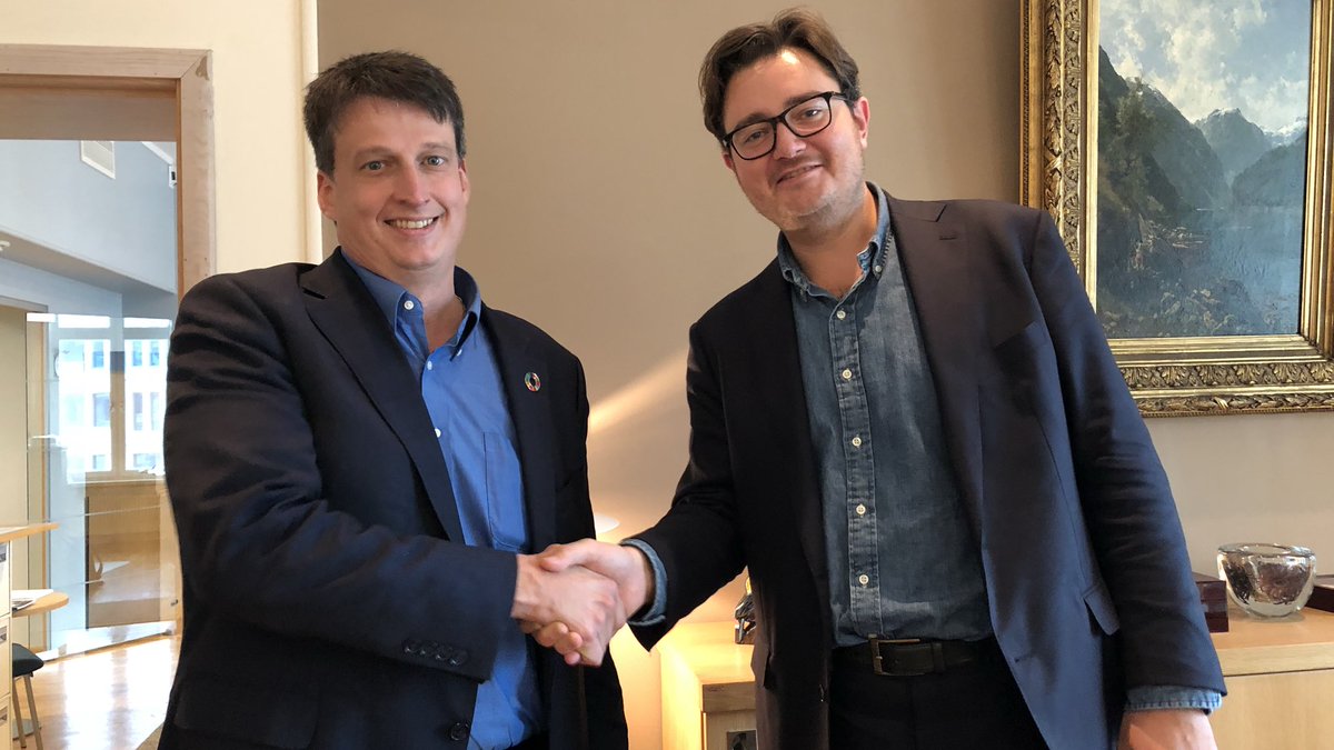 Utenriksdept's tweet image. Statssekretær @jensfh møtte @rgkirkpatrick fra @unglobalpulse i dag, FNs digitaliserings- og innovasjonsinitiativ. Vi når ikke bærekraftsmålene uten bruk av ny teknologi. #KunstigIntelligens og stordata gir enorme muligheter for utvikling. #digidevNOR @nikolaiastrup @NorwayUN