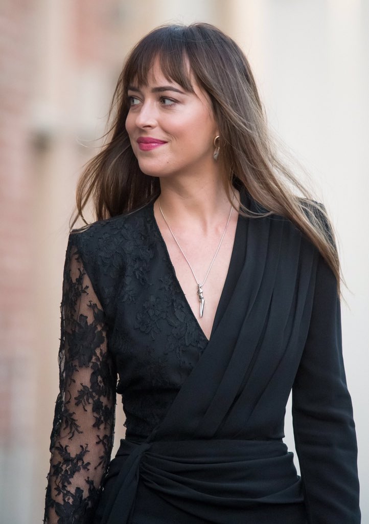 mavisoleil's tweet photo. More stunning pictures of Dakota after Jimmy Kimmel Live yesterday. Thank you @AdoringDJ for sharing, credits go to their respectful owners. ❤️ #DakotaJohnson https://t.co/RvmSZy6UPL