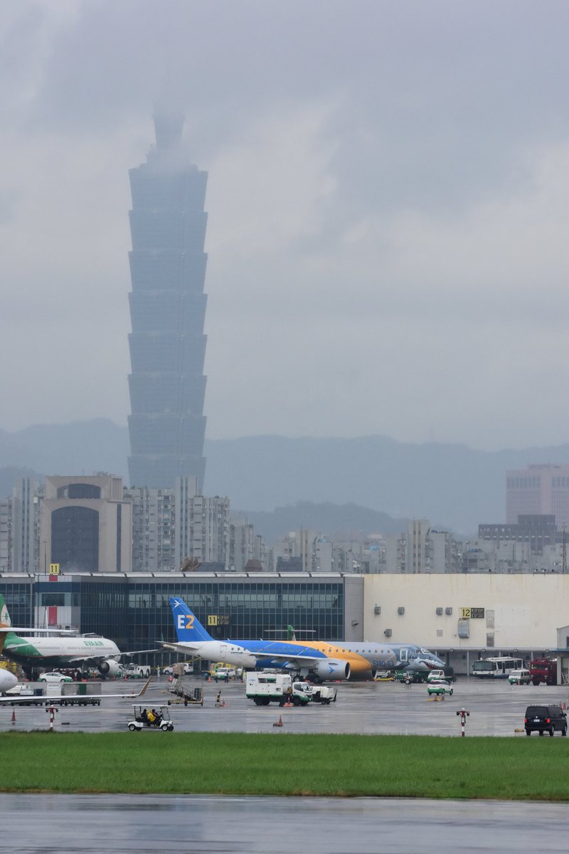 詹誌陽on Twitter 台北101と松山空港18 10 12