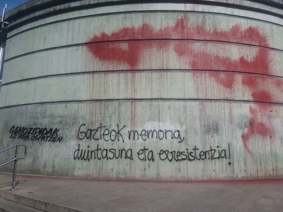 KalezuloErandio's tweet photo. Ezer ez ospatzeko! Gazteok tinko! #Erandio #memoria #inposaketarikez #dekoraziomolongia https://t.co/PdMlwlYW91