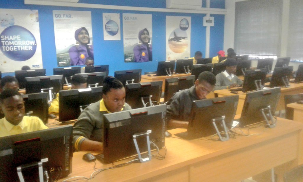 codejika's tweet image. Learners doing the most with Code. Namedi Secondary School, Diepkloof.  #AfricaCodeWeek #GrowWithCode #GoogleDigitalSkills @GoogleForEdu @GoogleAfrica