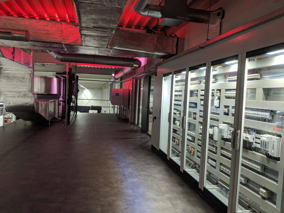 Wauw! Wat hebben wij een geweldige opening achter de rug! We genieten nog na van alle reacties van onze klanten, leveranciers, vrienden, familie en andere bekenden. Het pand is op spectaculaire wijze geopend en tevens is ons nieuwe logo gepresenteerd. Nogmaals DANK aan iedereen!