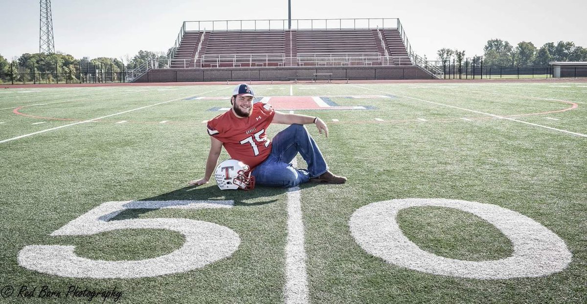 jengamarc's tweet photo. It's game day baby! Braves vs. Cougars
Let's go boys! Tonight is YOUR night! Let's ring that victory bell!
@CoachJDV @BigDrew_79
#SeniorNight #number75 #number85 #number9 #number3 #thefutureisbrightfortheBRAVES #proudfootballmama
#Imgonnacrylikeababy #RedBarnPhotography https://t.co/ChpRitpoW3