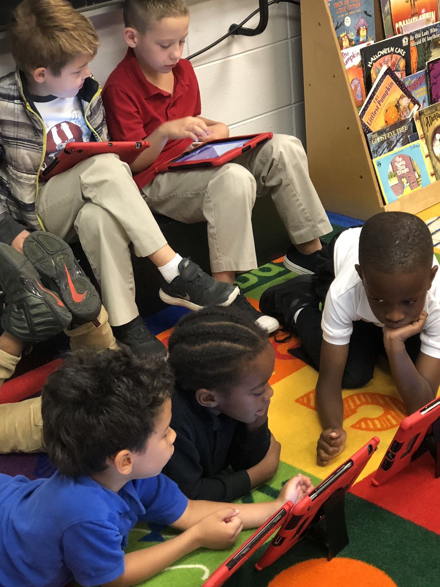 JulieC8466's tweet photo. #PowerWalkMoment When students are engaged with @MobyMax during Reading Workshop rotations. #BestYearYet #EisenhowerStrong #Zone1derful https://t.co/DP3M03zCan
