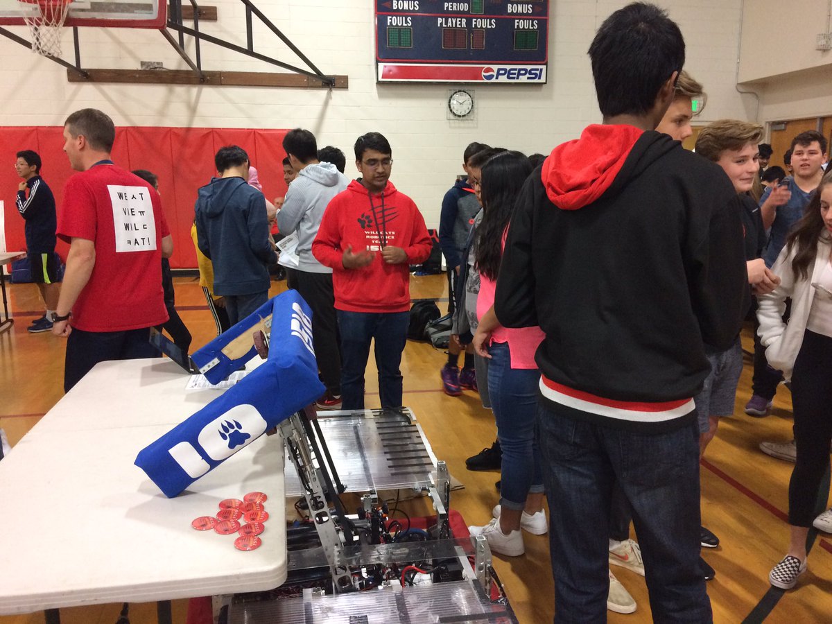 frc1510's tweet photo. Club rush day one was a HUGE success, we rushed in about 20 new members! GJ team https://t.co/Z65ckkzuHu