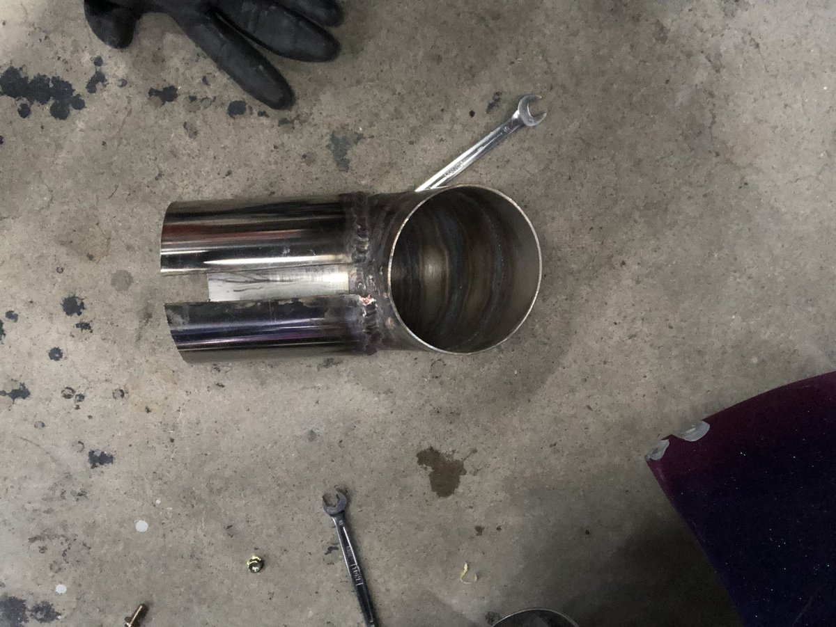 Kenshiro 悪音同盟 色々と準備 車高調変えてーマフラー変えてー今日はドルフィン作ったけど初ティグやけん汚ねぇ 笑 砲弾しかダメなコースの為に砲弾マフラー買ったけどドルフィン当てがってみたら非常に出すぎる 新品やけん切りたくないっちゃんねー