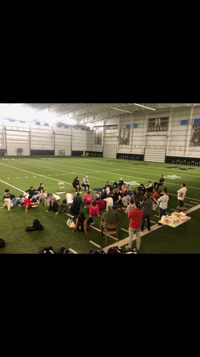 BAHSFCA's tweet photo. FCA THIS MORNING WAS 🔥🔥🔥 Joel, thank you so much for coming out and 🗣to our students. We enjoyed seeing all your faces this morning, Tigers. Can’t wait for the next meeting!! (26th)
#BeDifferent
#Consistency #LetsKeepGrowingTogether
#FCABA https://t.co/L5m5qWdYhn