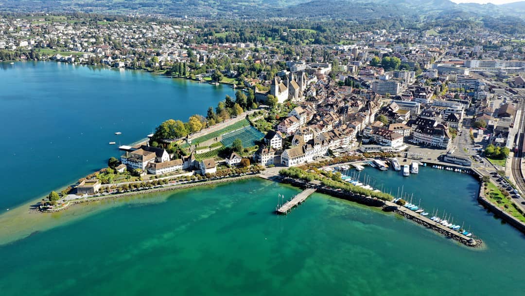 The mighty drone view of Rapperswil Castle the brave pilots @DroneChampionsL get this weekend😍. Jealous? (📷 via IG/onuroid)
#VisitZurich #OurRegionZurich