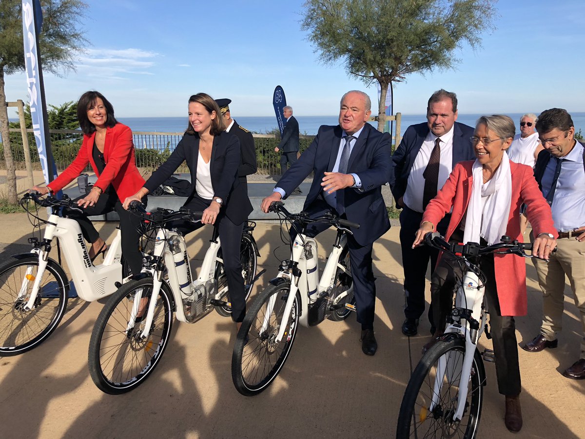 Elisabeth_Borne's tweet photo. Bravo à l’entreprise  @PragmaFuelCells à Biarritz qui développe et commercialise le vélo à hydrogène Alpha, une première mondiale : bon pour la mobilité, bon pour la santé, bon pour la planète ! 🚲🌍 https://t.co/8z51kzANxa