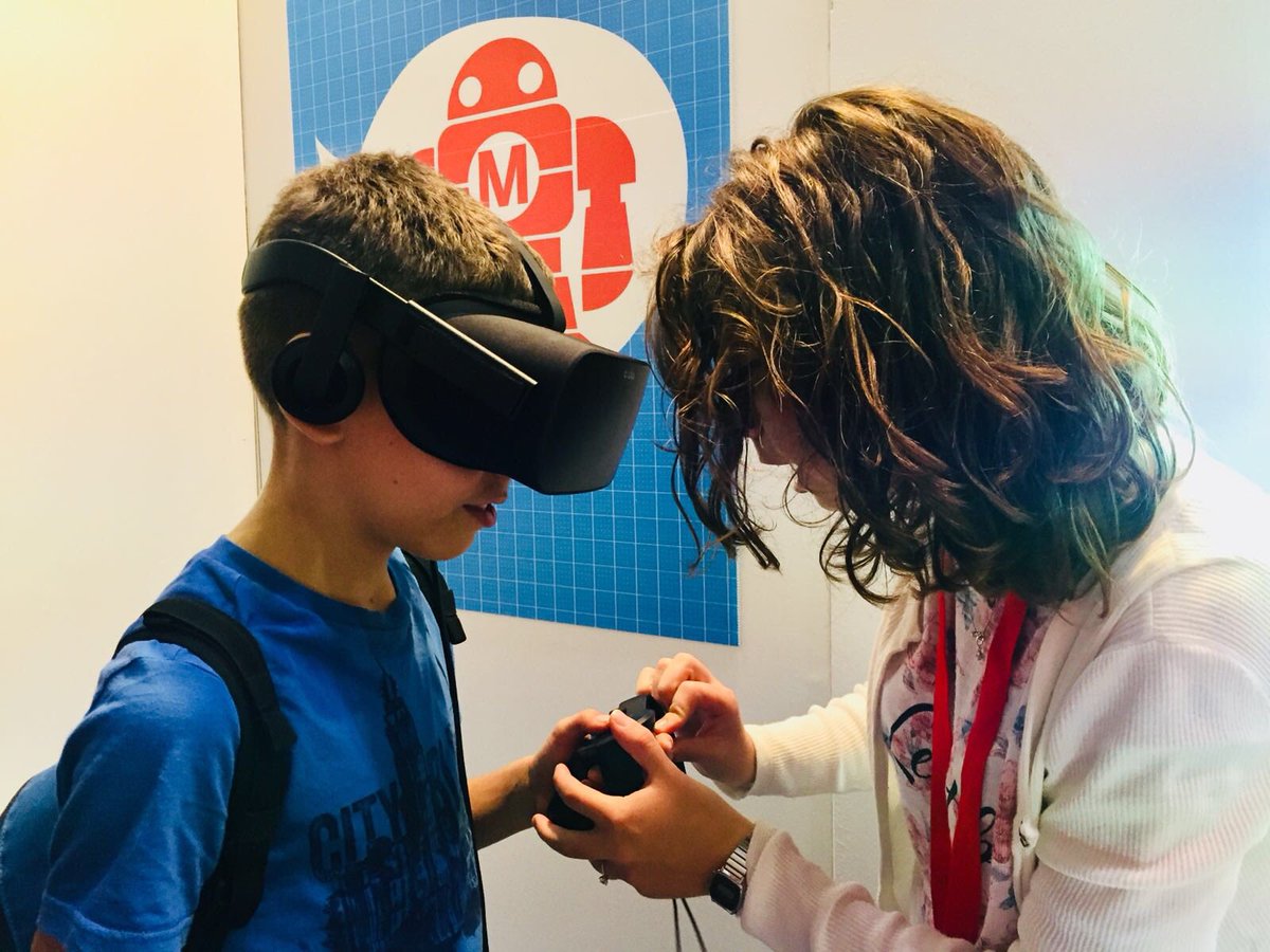 MIsocialTW's tweet photo. Droni, robot, realtà virtuale, manifattura digitale: sono centinaia i progetti realizzati dai ragazzi e dalle loro scuole per il #MFR18 in corso a Roma fino al 14 ottobre. https://t.co/sD95y5ngqZ