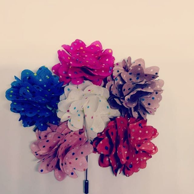 thriftvalley_ke's tweet photo. #TodayInThriftValley What's going on your blazer kesho for all those weddings and ruracios happening?
Lapel pins- Ksh 450 pekee. Imagine!
#weekendfever #weekendvibes #lapels #lapelpins #flowers #dapperaccessories #instalapel #instafashion #instalike #i… https://t.co/ALPxuYLtiz https://t.co/U7rpCYch3D