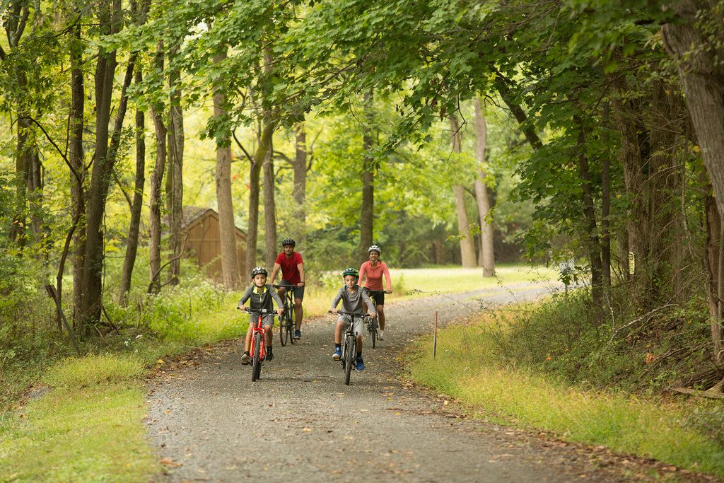 Families that ride together...have a really good time! Photo: @justinborucki | <a href="/iamspecialized/">Specialized Bicycles</a> #sirrus #hotrock #iamspecialized #kidsbikes pbxx.it/C091FZ