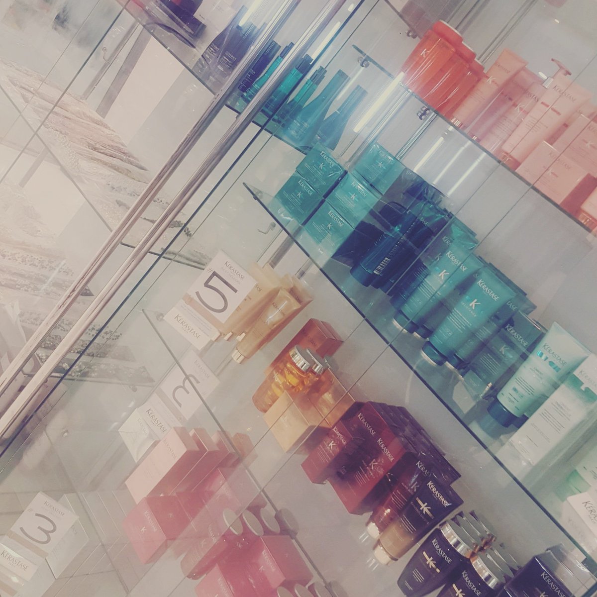 make__mee's tweet photo. متحمسين نوريكم #صبغة #شعر  صالون ضي القمر 😍 
excited to show you new hair color at moon light salon

#makeme #hairdye #riyadhsalon https://t.co/yBdGPfYAhS