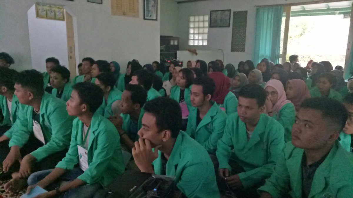 SIMAK_STIAMI's tweet photo. Jumat 12/10/2018
Pemberian Materi tentang Komunikasi Visual oleh Wulandari Dwiyana yang dimoderatori oleh Safri Yeni
#KOPASUS2018 #simakstiami #2018masuksimak #bangkitlawankorupsi https://t.co/GT0TyESIps