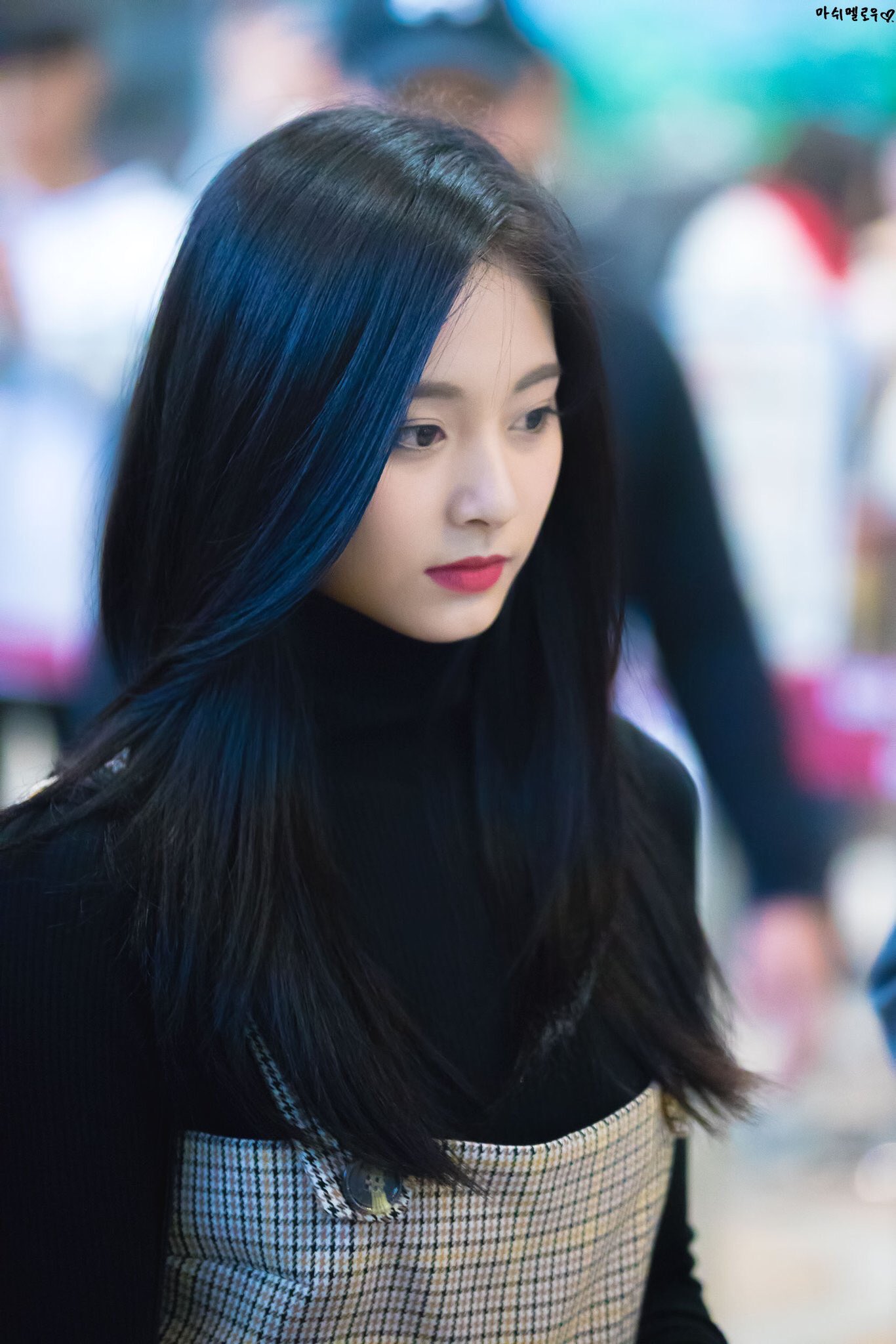 Twitter 上的 𝐌𝐈𝐋𝐊 ツウィちゃんの黒髪ワンレンストレートロングの美の破壊力が凄まじい T Co W0yylj291q Twitter