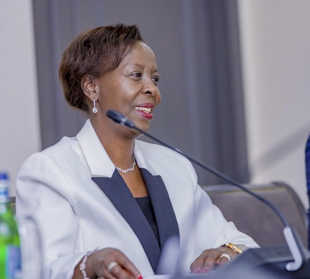CandyBaso's tweet photo. Hon. @LMushikiwabo vous allez nous manquer mais nous vous suivrons de loin. Les Chefs d’Etat ont fait le bon choix et dotent ainsi l’@OIFfrancophonie d’un atout majeur. Vous allez continuer à faire de grandes choses. Félicitations à la nouvelle SG @LMFrancophonie #ElleAimeOIF https://t.co/ITpHFNUkaV