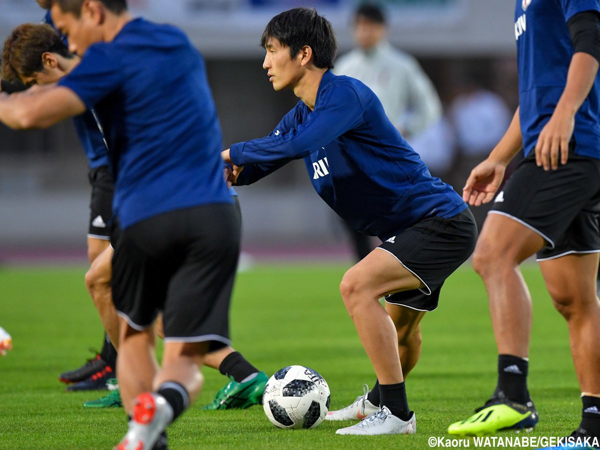 0014 No Twitter サッカー日本代表のスパイクをピックアップ 今回はかなり変わったスパイク着用者が多い模様で 原口 偽装マーキュリアル 大迫 特注x Fly3sl 中島 ネメシス17 槙野 X18トリックス となっています 他にも拘りのある選手の足元の変化が面白い内容