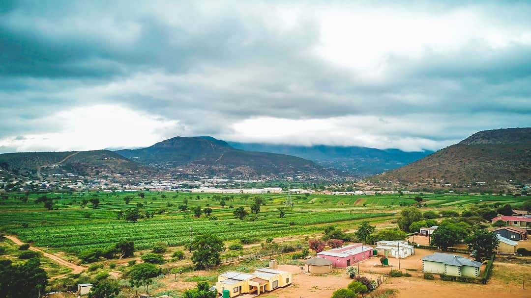 SboLense's tweet photo. Umsinga. What a beautiful view, such poverty though. The paradox is jarring
All thanks to dji #mavicpro and @SamsungMobileSA A5 (2017)
#kingnzumbi #Camerassassin #IlovUArt
#ontheroad #kzn #msinga https://t.co/3CKU0fOxFJ