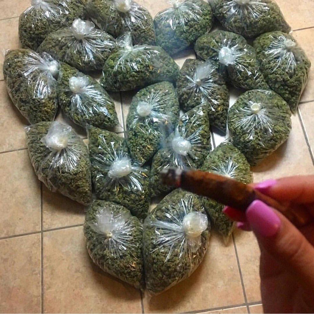 JohnMen52692494's tweet photo. Smoke 💨 marijuana and be cool fuck what ever people have say . #marijuana #cannabis #smoke call +1 703 747 9002  make your order at https://t.co/obb34GygZx https://t.co/xm93qfRZwi