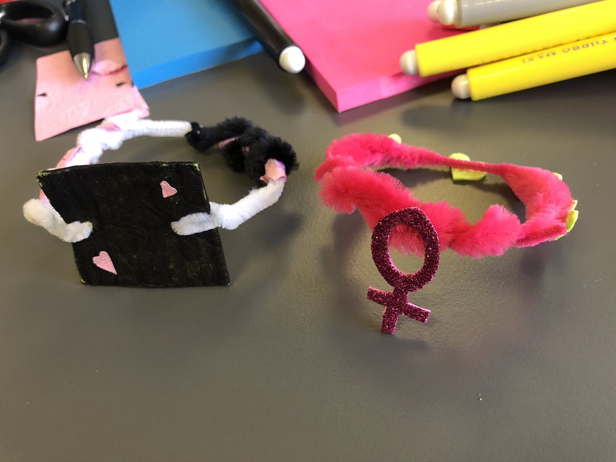 lindamannila's tweet photo. Vi hade 20 minuter på oss att designa ett armband till varandra. Först intervjuer i par för att ta reda på behov och önskemål och sedan fixa! Vi förstod varann riktigt bra :) #hackabibblan https://t.co/1VlubUOrMv