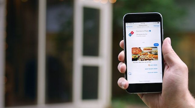 levelbots's tweet photo. ¿Cómo es pedir una pizza a través de un chatbot? 🍕🤖 He aquí el caso de @dominos https://t.co/TkEzWy0akQ https://t.co/YkHmuCzZex