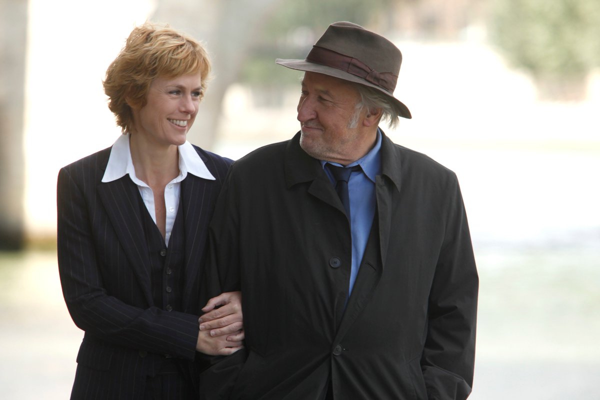 MediawanFr's tweet photo. Toutes les équipes Lagardère Studios souhaitent un très joyeux anniversaire à Anne Richard, alias Nadia Lintz dans #boulevarddupalais ! 🎂🎉
Une prod #GMTProductions. https://t.co/5YiRlcE2zj