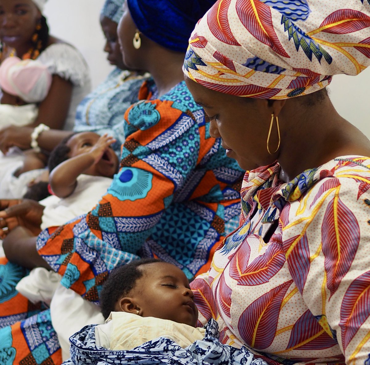 Another group of #healthymothers and #babies during our #postnatal meeting at Tamale Teaching Hospital! #blessed #antenataleducation #pregnancyeducation #postnatalcare #safedelivery #mothers #healthybabies #africandress #africanprint #Africa #Ghana #Tamale