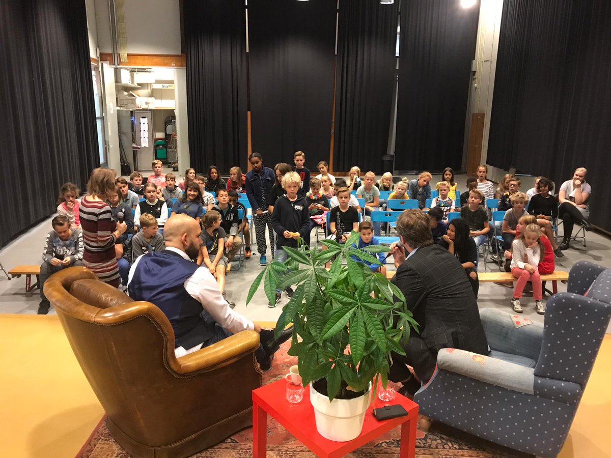 Tweede Kamer leden op werkbezoek bij groepen 7-8. <a href="/IPC/">ipc</a> thema voortrekkers van verandering. Goede vragen van leerlingen over de werkzaamheden; Utrecht; verschillen in partijen, maar ook vragen over privé. Mooi dat dit kan!
#ZohairElassini en #MatthijsSienot