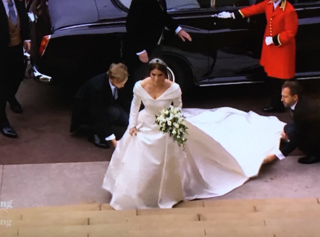 Webrides's tweet photo. Fit for a Princess! 👑 Princess Eugenie is wearing a stunning dress with a lower back and long train. #PrincessEugenie #royalwedding https://t.co/jvhNXQb0uz