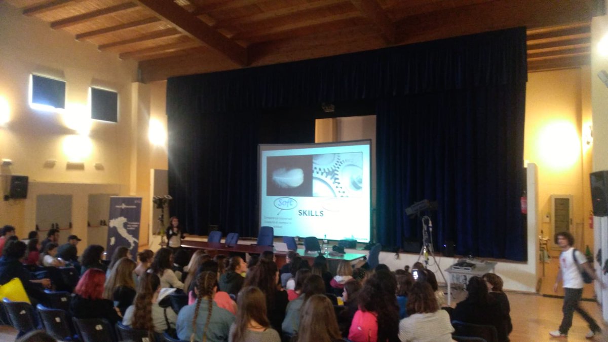 ItaliaEducation's tweet photo. Questa mattina siamo a #Salerno con le attività di #orientamento dell'EducationalTour. Grazie al Liceo Severi per l'ospitalità. #università #postdiploma #orientamentoinuscita #alternanza presenti anche: @UNISOBNapoli @NABAMilano @unicampania @rafflesmilano #TutorUp e @LinkCampus https://t.co/uh1mE6Q8UQ