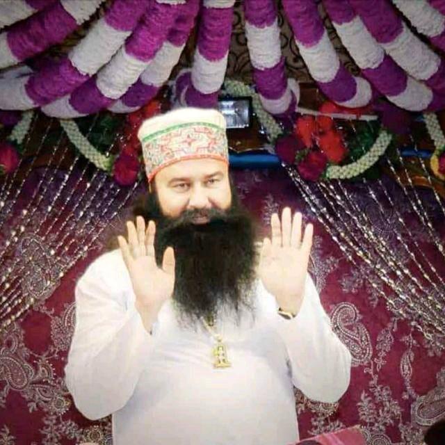 Rajniin89's tweet photo. #LifeChangingTipsByStMSG
🙏🌹
*थोड़ा सा विश्वास रखो तो तार देते है,*
*मन में ग़र आस रखो तो सवाँर देते है,*
*ऐसे दयालु है मेरे गुरुजी,*
*दिल के पास रखो तो बेइन्तहा प्यार देते है!!!🙏🌹*
@Gurmeetramrahim
*💥📿 love u GuRuji 📿😚😚💥* https://t.co/xsmK1lqUrz