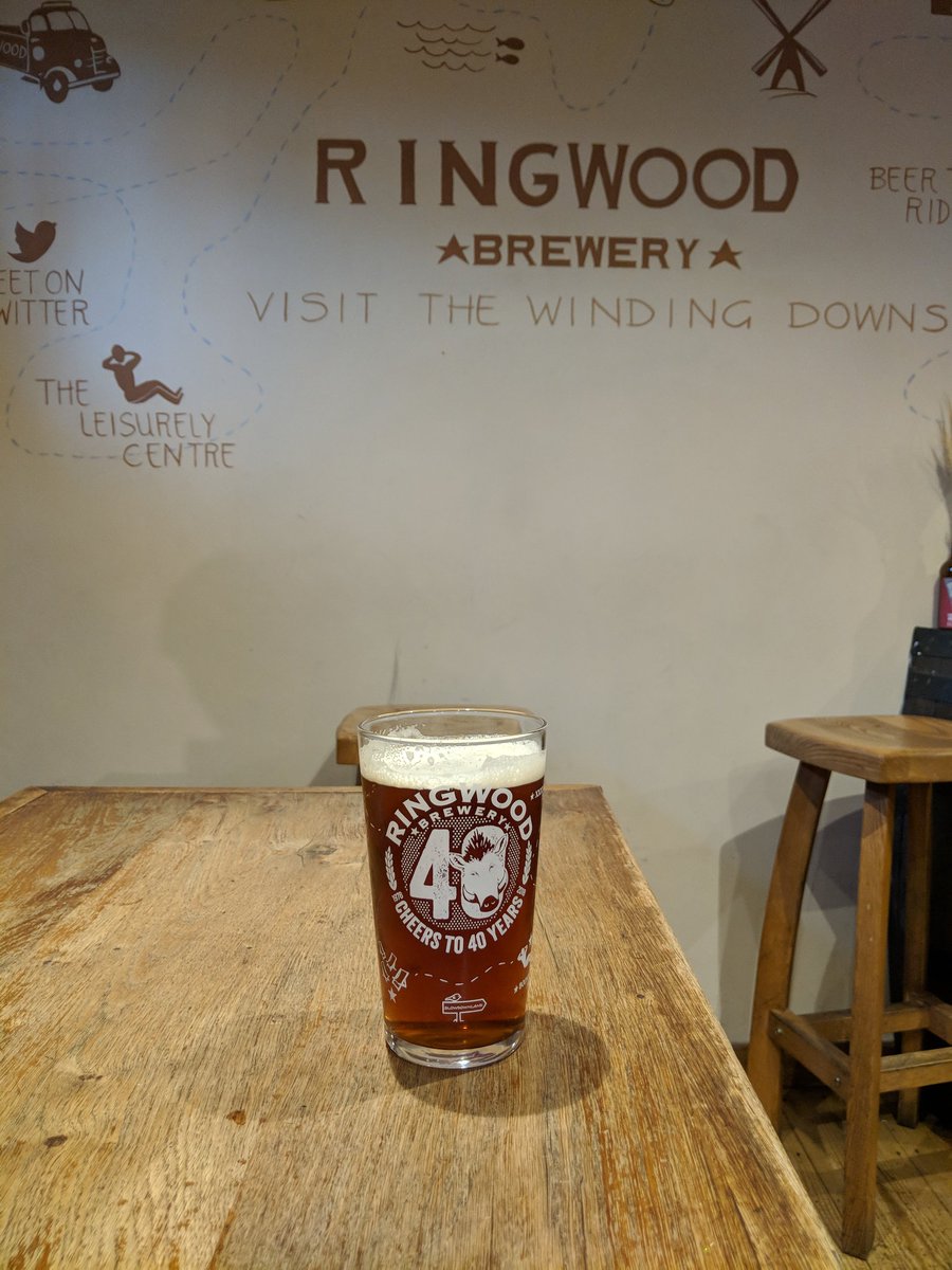 timbo__12's tweet photo. Pitstop, en route to Swanage for the weekend! 🍺👌🏻 #ringwoodbrewery #oldthumper #realale @RingwoodBrewery https://t.co/Zy2PrIVG1W