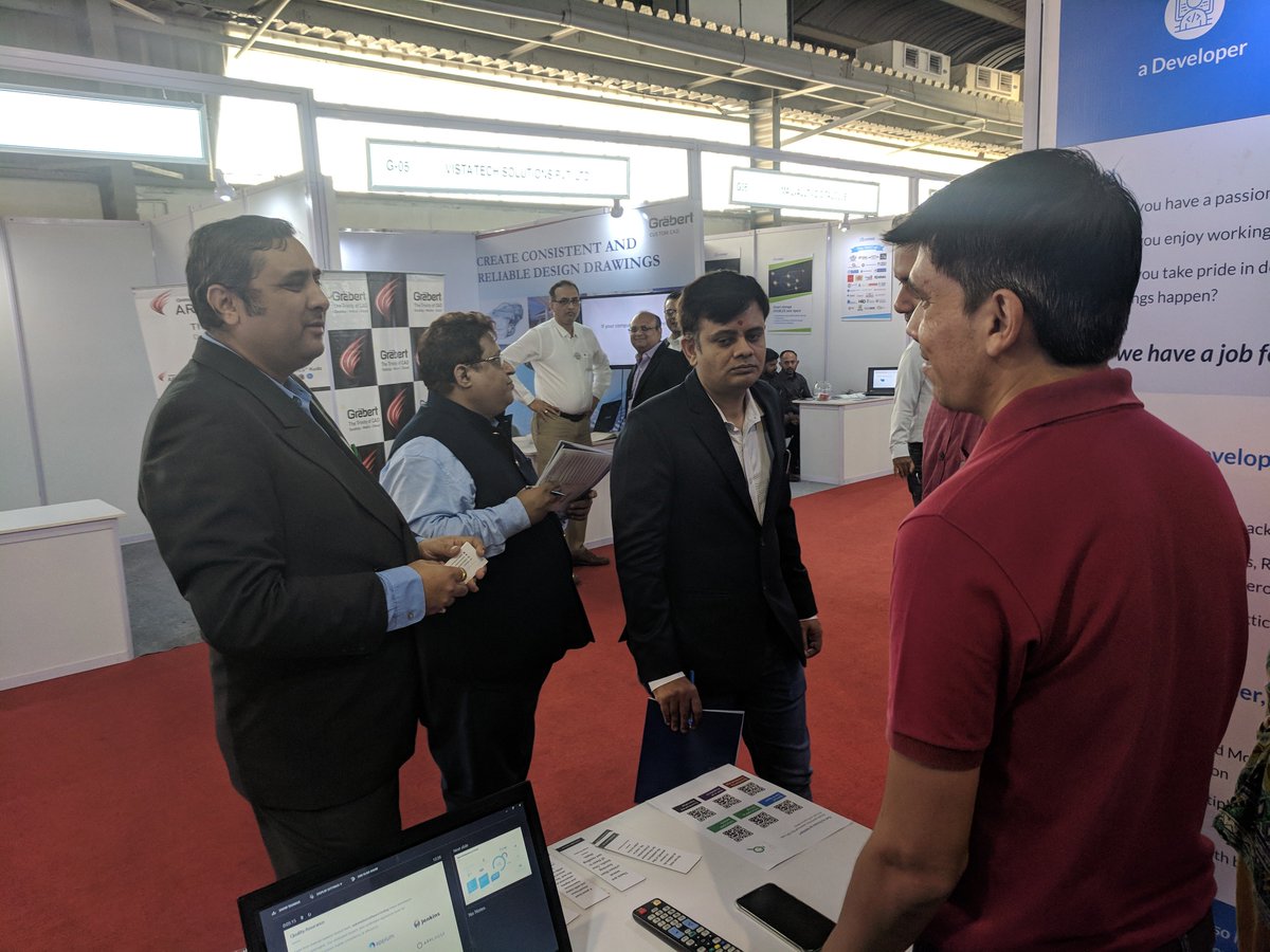 A fine talk and 60 seconds pitch of Digicorp #services and #products to the organisers of @vgstartup from @nasscom 

#VibrantGujarat #TechnologySummit #Startup #SoftwareConsulting #Digicorp #Gesia #VGStartup
