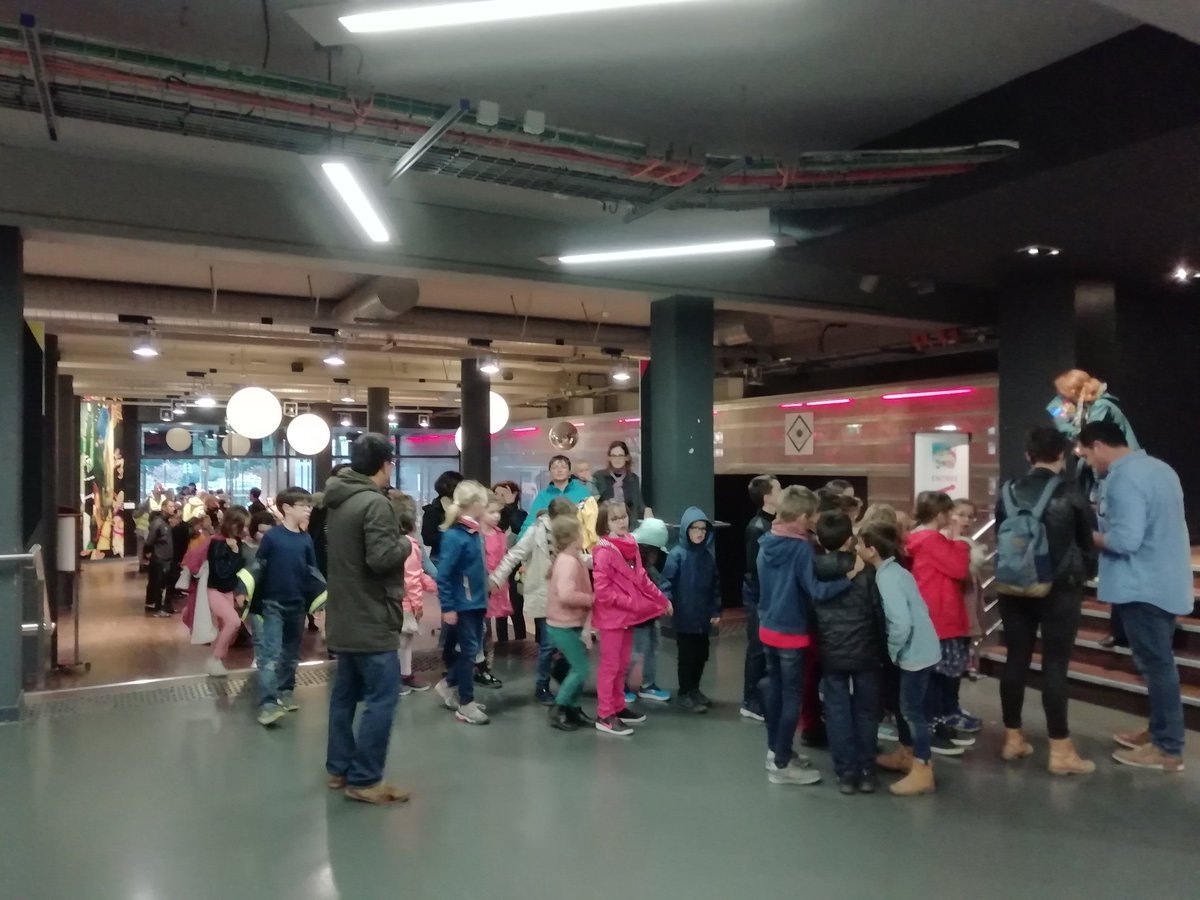 UBO_UnivBrest's tweet image. Le Village des sciences de #Brest c&apos;était ce matin ! Aucun doute : les sciences passionnent les plus jeunes😉 #FDS2018