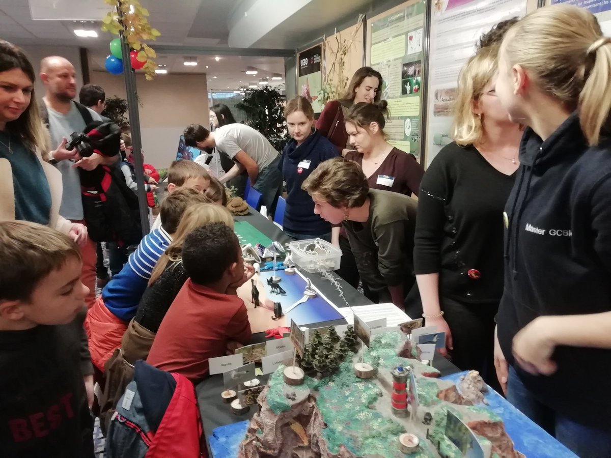 UBO_UnivBrest's tweet image. Le Village des sciences de #Brest c&apos;était ce matin ! Aucun doute : les sciences passionnent les plus jeunes😉 #FDS2018