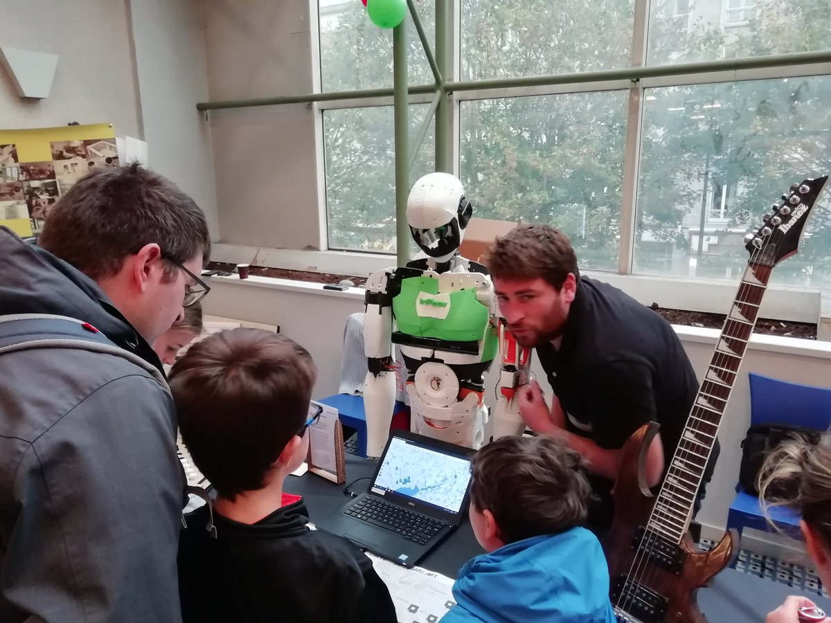 UBO_UnivBrest's tweet image. Le Village des sciences de #Brest c&apos;était ce matin ! Aucun doute : les sciences passionnent les plus jeunes😉 #FDS2018